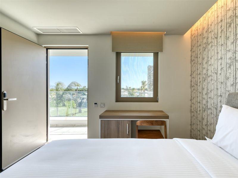 Utopia Blu Hotel Тигаки Экстерьер фото